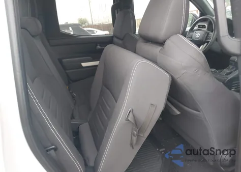 2024 Toyota Tacoma Trd Off Road 4Wd z USA, uszkodzony, nr VIN 3TYLB5JN9RT003413